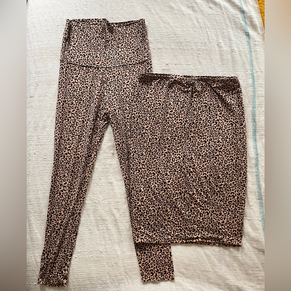STORQ// LOT OF TWO PIECES ON LEOPARD//size L(4)